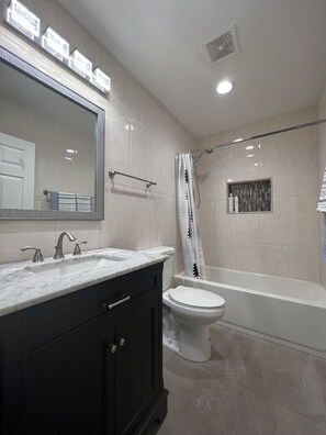 Shower, hair dryer, towels, soap - sweet home (El monte)