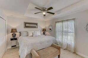 3 quartos, ferros/tábuas de passar roupa, Wi-Fi, roupa de cama