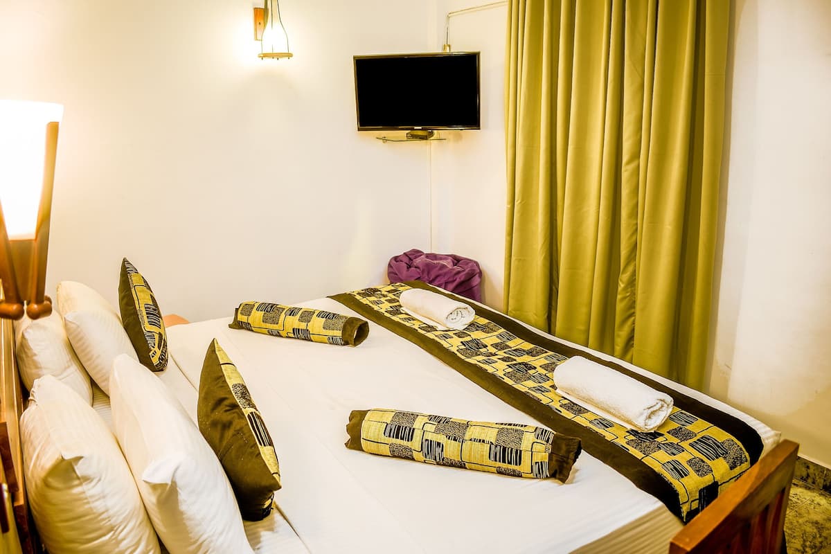 Standaard eenpersoonskamer, 1 kingsize bed | Luxe beddengoed, pillowtop-bedden, een minibar, een kluis op de kamer