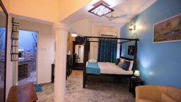 Deluxe Room, 1 Bedroom | Individually furnished, desk, soundproofing, free WiFi