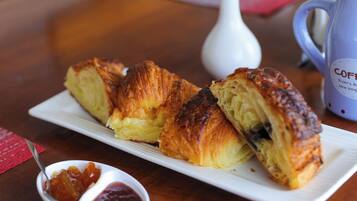 Free daily continental breakfast