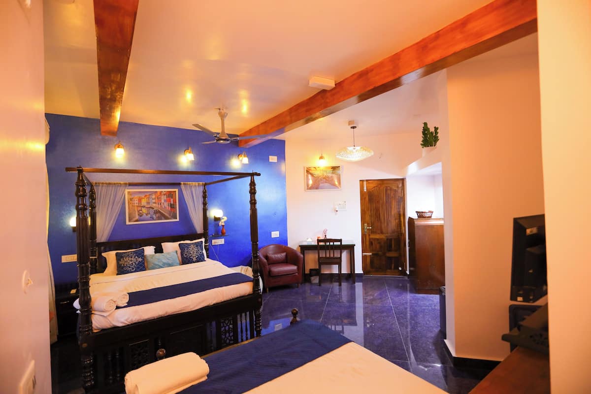 Family Room | 1 bedroom, individually furnished, desk, soundproofing