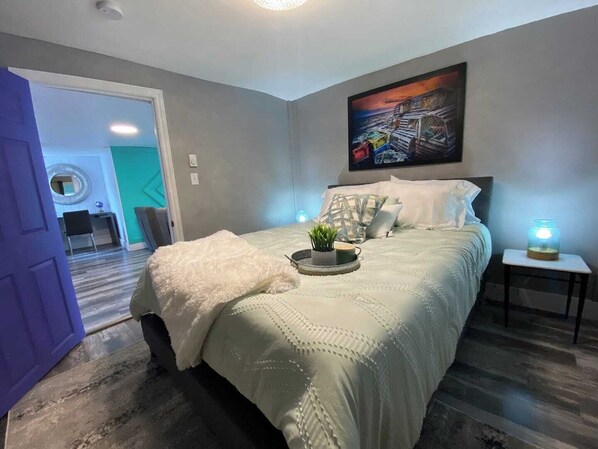 2 Schlafzimmer, Schreibtisch, Bügeleisen/Bügelbrett, Reisekinderbett