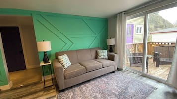 Smart TV, fireplace, offices