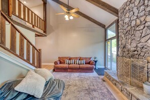 TV, fireplace, foosball - Hillside Hideaway Sum (Brian Head)