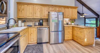 Hillside Hideaway Price Reduced for this weekend