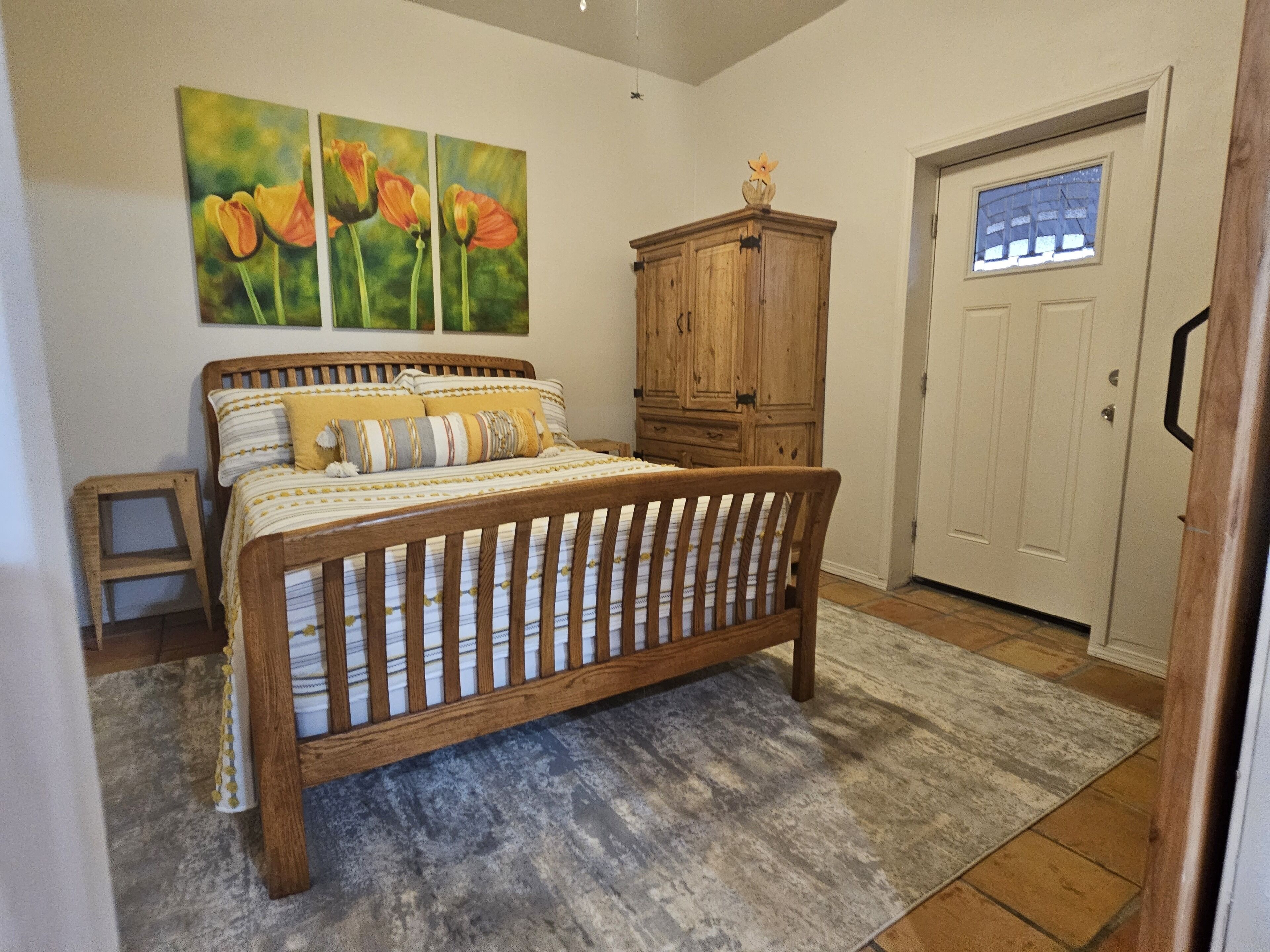 6 bedrooms, iron/ironing board, WiFi, bed sheets