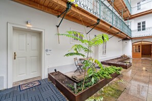 Exterior detail - Florian's apartments (Vienna)