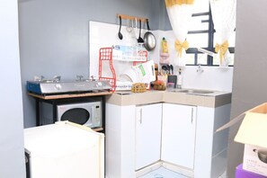 ثلاجة، ميكروويف، فرن، غلّاية كهربائية