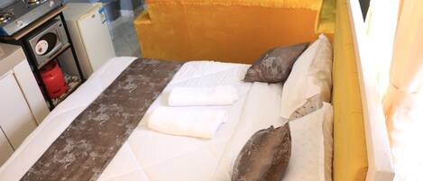 1 bedroom, desk, free WiFi, bed sheets