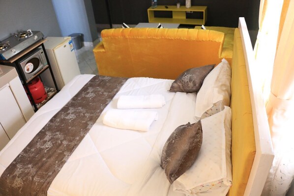 1 غرفة نوم ومكتب وواي فاي مجانًا وملاءات أسرّة