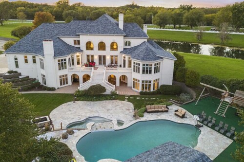12,000 SF Mansion w/Pool & Lakeview
