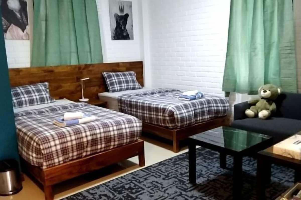 1 bedroom, desk, blackout drapes, free WiFi