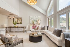 TV connectée, cheminée, espaces bureaux