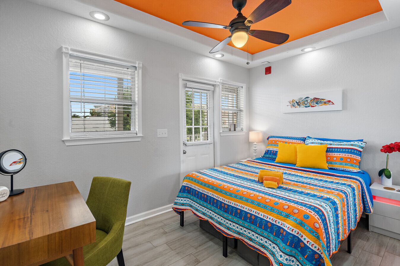 1 habitación, escritorio, tabla de planchar con plancha y wifi 