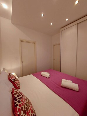 1 bedroom, WiFi, bed sheets