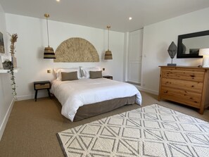 1 slaapkamer, een strijkplank/strijkijzer, gratis wifi, beddengoed