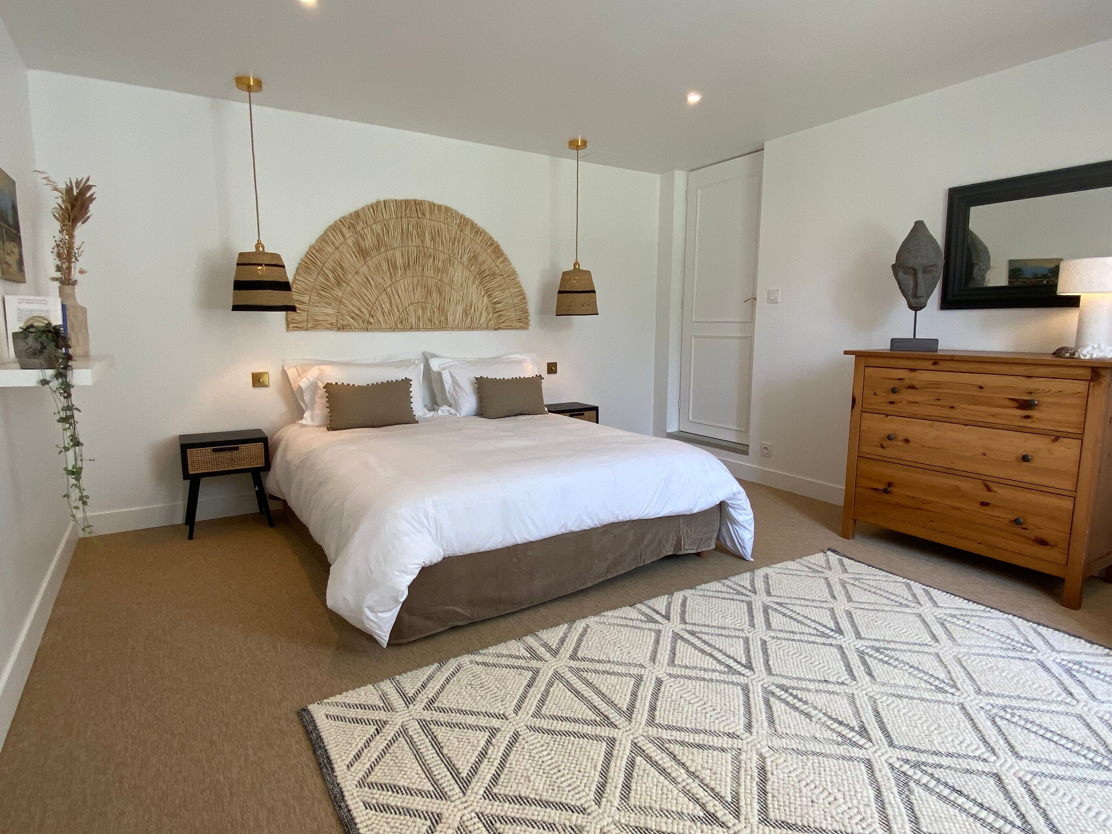 1 habitación, tabla de planchar con plancha, wifi gratis y ropa de cama 