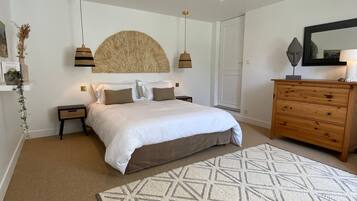 1 habitación, tabla de planchar con plancha, wifi gratis y ropa de cama