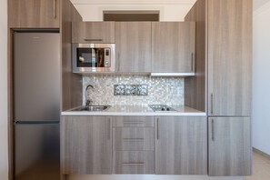 Fridge, microwave, stovetop, coffee/tea maker