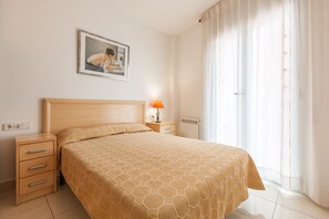3 bedrooms, iron/ironing board, free WiFi, bed sheets - Apartment "Navas 2" with Balconies & Wi-Fi (Barcelona)