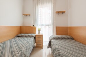 3 bedrooms, iron/ironing board, free WiFi, bed sheets - Apartment "Navas 2" with Balconies & Wi-Fi (Barcelona)