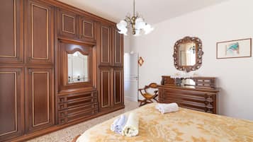 2 chambres, fer et planche à repasser, Wi-Fi gratuit, draps fournis