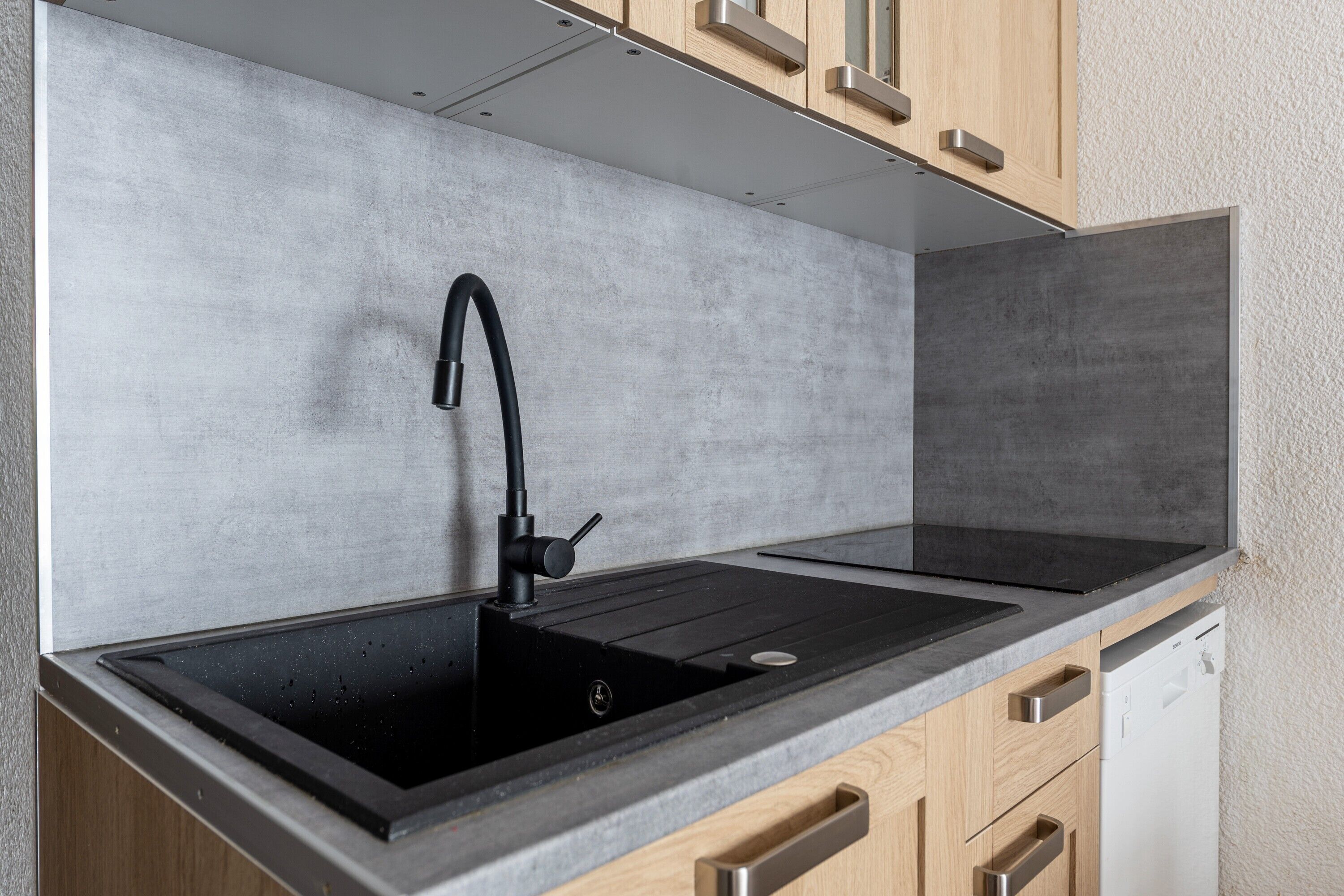 Køleskab, mikrobølgeovn, ovn, kogeplade