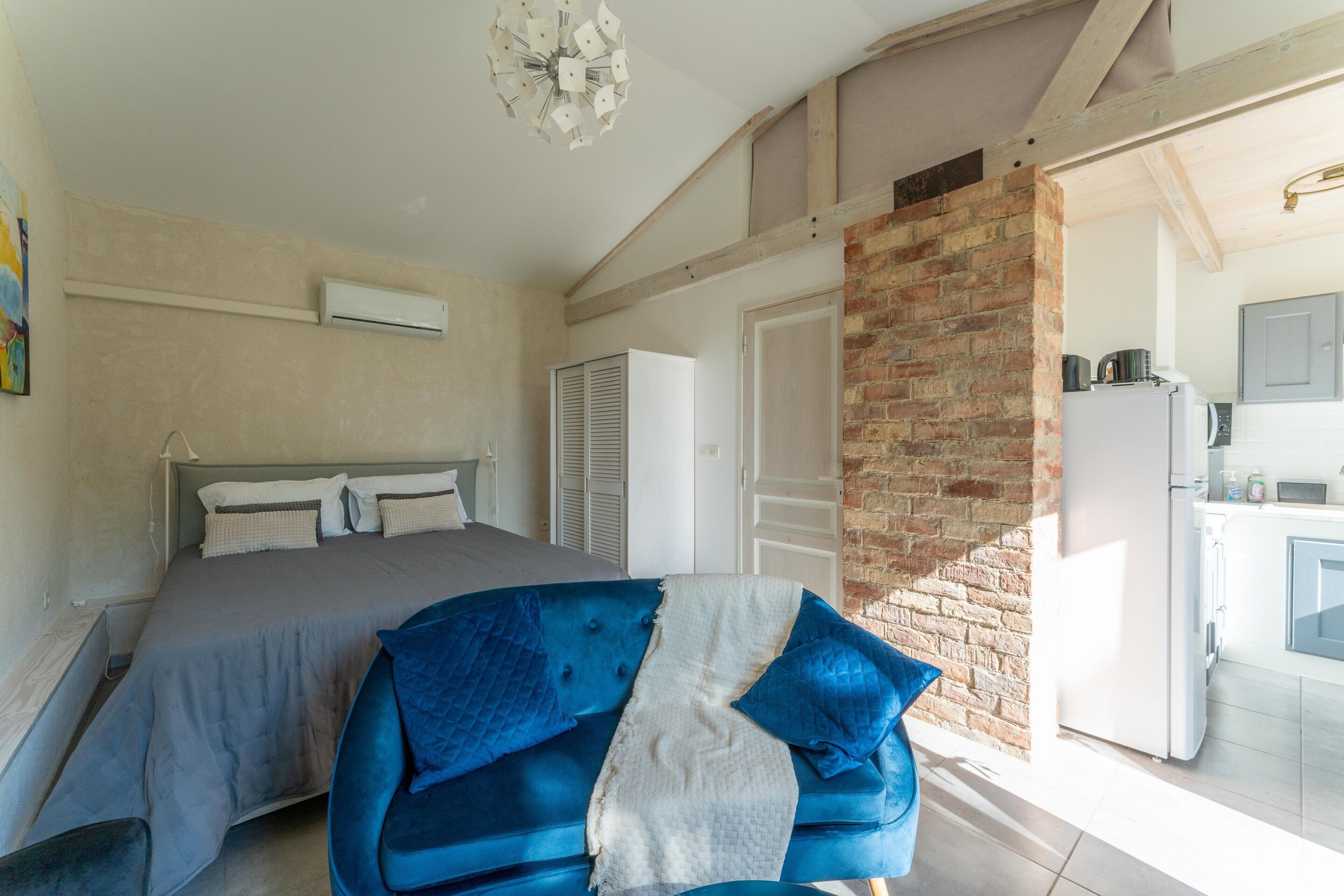 1 chambre, fer et planche à repasser, Wi-Fi gratuit, draps fournis