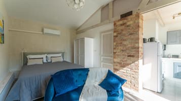 1 slaapkamer, een strijkplank/strijkijzer, gratis wifi, beddengoed