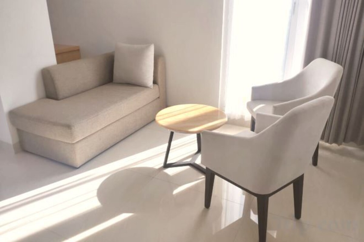 Living area | 42-inch LED TV with digital channels