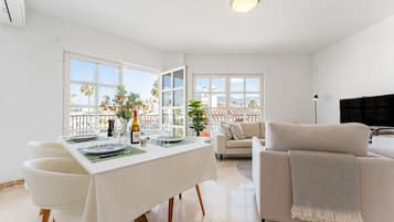 Een televisie en een dvd-speler