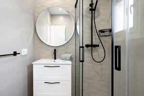 Shower, towels