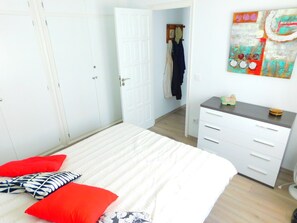 2 makuuhuonetta, silitysrauta/-lauta, ilmainen Wi-Fi