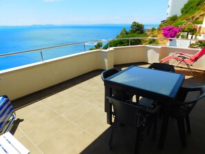 Outdoor dining - A-157 Appartement, 2 Chambres, Piscine et Parking à Roses (roses)