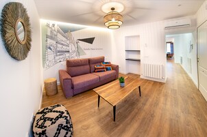 Apartamento familiar | Zona de estar | Una televisión de pantalla plana