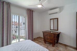 4 chambres, fer et planche à repasser, Wi-Fi, draps fournis