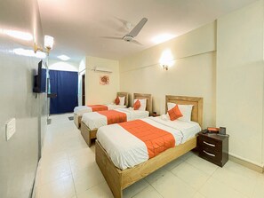 Deluxe Triple Room | Soundproofing - GOHO ROOMS 10th Commercial (Karachi)