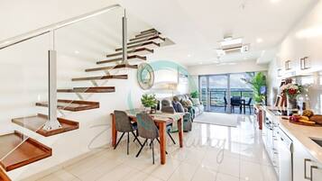 Exclusive Apartment | Private kitchen | Fridge, microwave, oven, stovetop