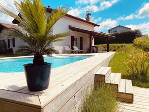Piscina all'aperto, una piscina riscaldata