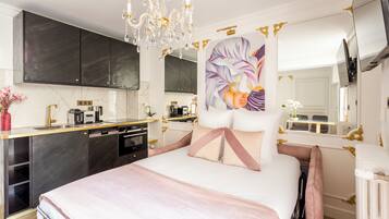 2 Schlafzimmer, Schreibtisch, Bügeleisen/Bügelbrett, Reisekinderbett