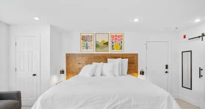 Cozy Comfortable and Quiet Suites