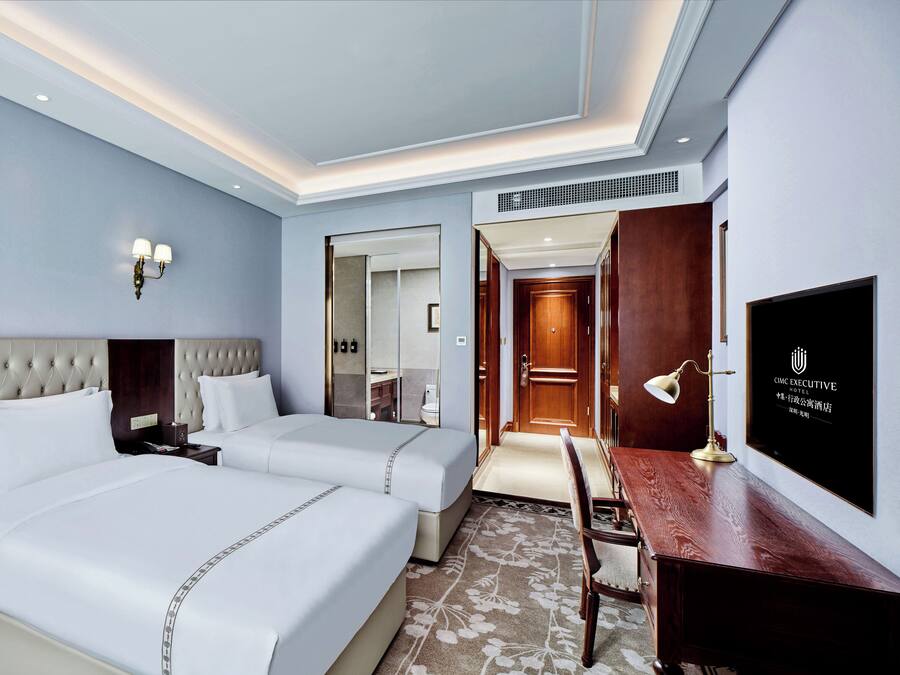 Deluxe Room | Premium bedding, pillowtop beds, in-room safe, individually decorated