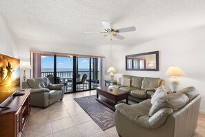 テレビ、書斎 / ワークスペース