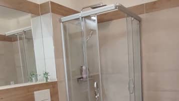 Shower, free toiletries, hair dryer, towels