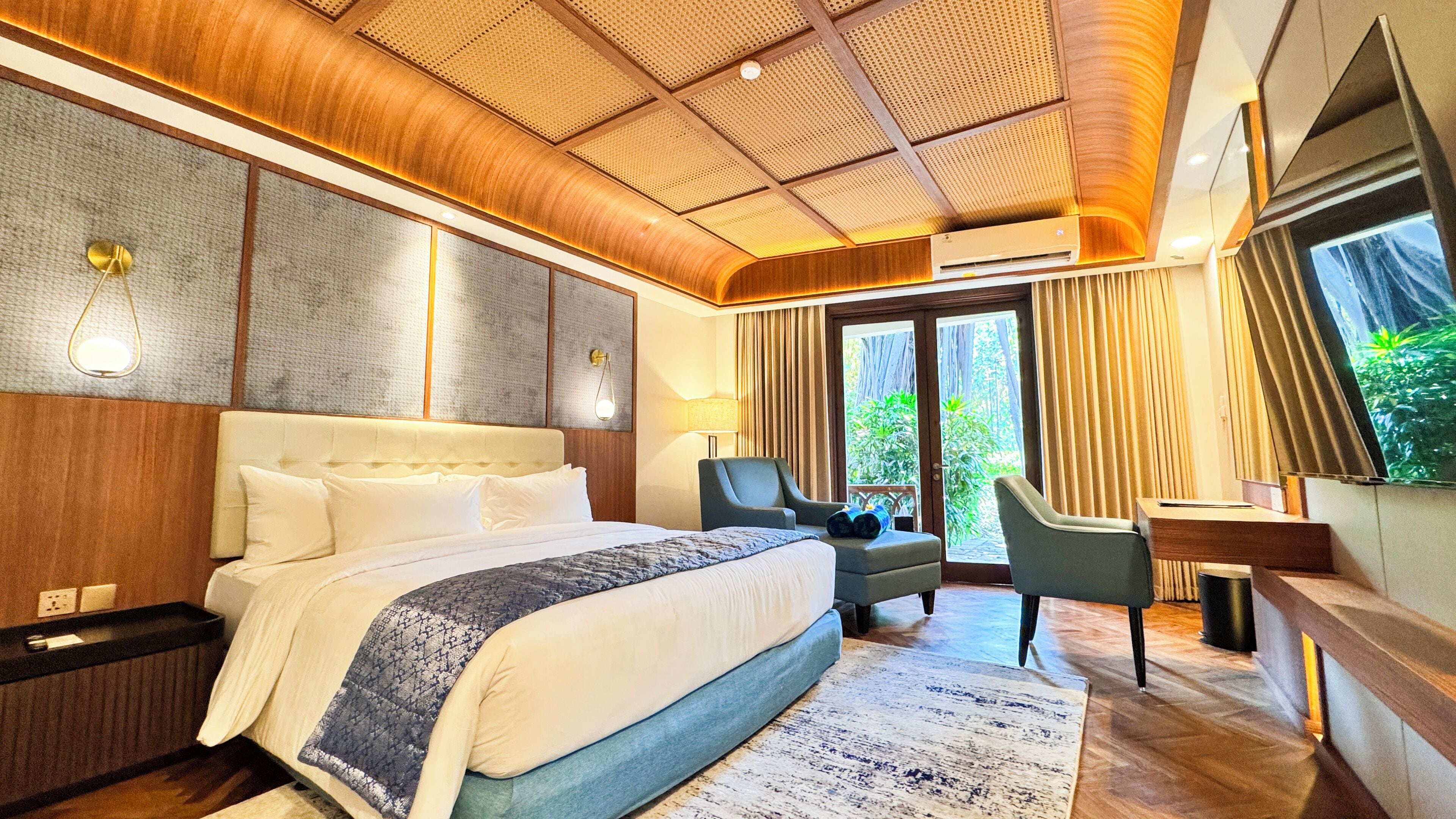 Suite Eksekutif | Meja kerja, setrika/meja setrika, Wi-Fi gratis, dan seprai linen