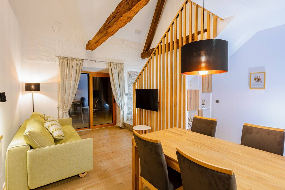 Deluxe Apartment | Living area | LCD TV, heated floors