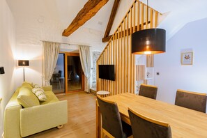 Deluxe-lejlighed | Opholdsområde | LCD-tv