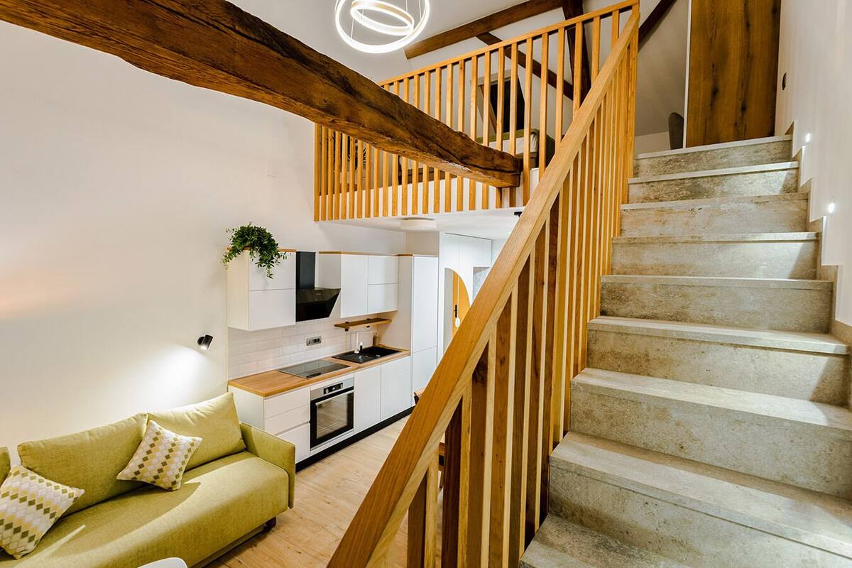 Deluxe Apartment | Private kitchen | Highchair