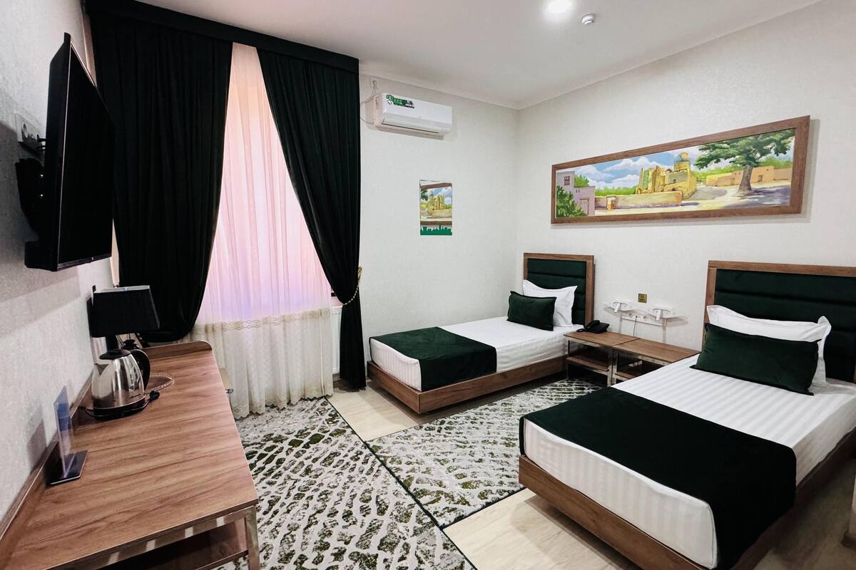 Standard Twin Room | Hypo-allergenic bedding available, minibar, desk, laptop workspace